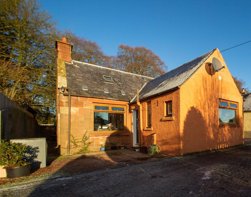 Cowiefaulds Cottages, Gateside, KY14 7ST