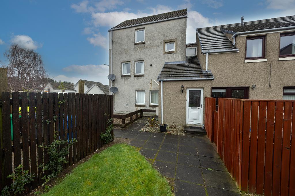 Roselea Gardens, Ladybank, Fife, KY15 7NW